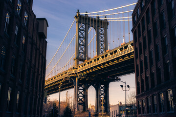 Obraz premium View of Manhattan bridge from Dumbo in New York (USA)