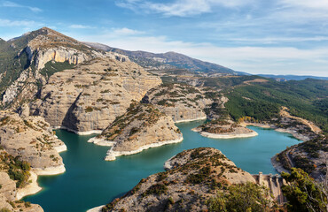 Fototapeta na wymiar Vadiello reservoir in Guara Natural Park, Huesca, Spain