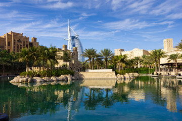 View of the hotel Burj Al Arab from Souk Madinat Jumeirah - 768122581