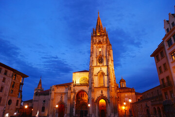 Fototapeta na wymiar Kathedrale von Oviedo in Spanien