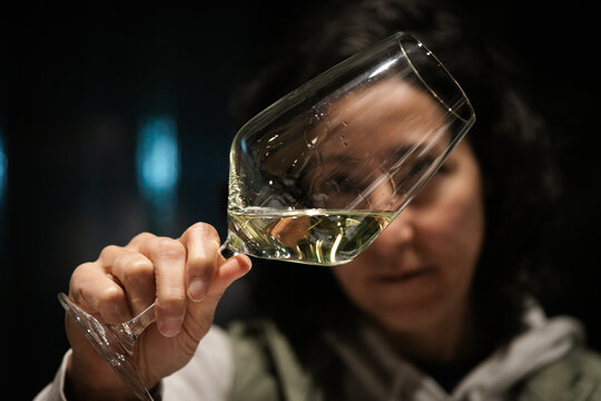 vino, alcohol, blanco, rojo, mesa, beber, copa, bebida, cena, tinto, celebraciones, liquida, champa&ntilde;a, cristal, vino blanco, fiesta, elegancia, macro, zoom