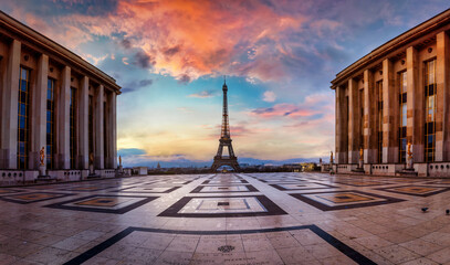 Beautiful sunrise view from Trocadero of the Eiffel Tower of Paris France with soft morning light and without people - obrazy, fototapety, plakaty