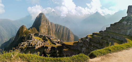 Foto del Santuario Histórico de Machu Picchu en las montañas	
 - obrazy, fototapety, plakaty