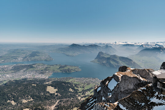 Vista dall'alto del Lago dei Quattro Cantoni in Svizzera.