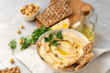 Fresh hummus with chickpea olive oil and limen with multigrain crackers