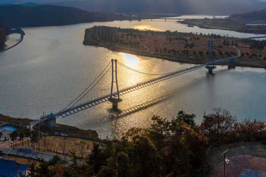 저녁무렵, 학전망대에서 본 낙강교와 경천섬의 풍경-Landscape of Nakgang Bridge and Gyeongcheon Island Viewed from Hak Observatory at Dusk, Sangju, South Korea