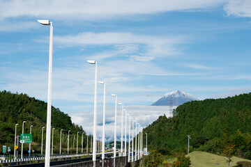 清水パーキングエリアから望む富士山
