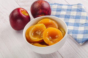 Canned peaches with sweet syrope