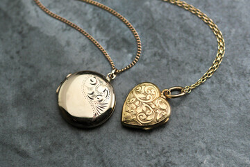 Vintage 1970s 12Ct Rolled Gold Engraved Floral 2 Photo Round Locket Pendant, 19.3" Necklace, 18Ct Gold Plated Chain, Unique Gift Jewellery