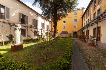 Italia, Toscana, Firenze, ambienti del Rettorato degli Studi di Firenze. Il cortile. - 768565506