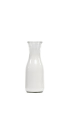 Szklana butelka mleka izolowana na białym tle - obrazy, fototapety, plakaty