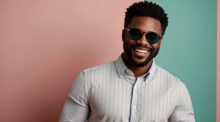 Obraz premium Studio shot of an Attractive handsome smiling man looking at the camera