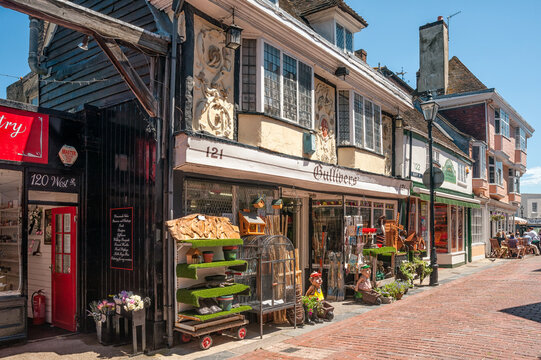 FAVERSHAM, KENT, UK - JUNE 26, 2011:  Pretty Pet shop in West Street