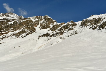 Fototapeta na wymiar Moving Avalanche in wet snow swiss alps near Andermatt