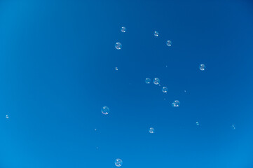 海とシャボン玉