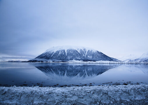Buksnesfjord in inverno, Vester&aring;len. Norvegia, Nordland