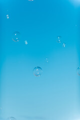 海とシャボン玉