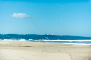 海とシャボン玉