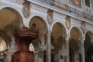 Obraz premium Santa Maria in Aracoeli Basilica Interior Detail with Columns, Arches and Pulpit in Rome, Italy