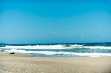 海とシャボン玉