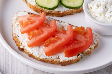 Olive bread with cottage cheese and tomatoes