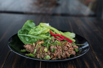 Spicy minced duck salad (with green vegetables and chillies)