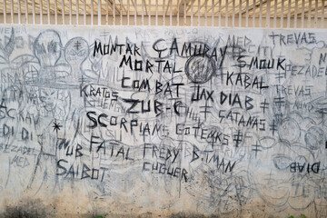 Graffiti sur un bâtiment dans la ville de Mindelo sur l'île de Saint Vincent au Cap Vert