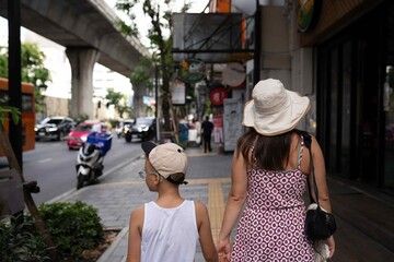 Mother and son walking in the Bangkok city  - obrazy, fototapety, plakaty