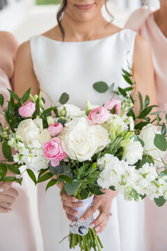 Bouquet with Cream, Ivory, and Blush Tones