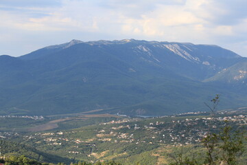 Fototapeta na wymiar Crimean mountains on a sunny day