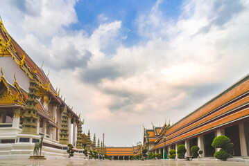Cours de temple Bouddhiste en Thaïlande, Bangkok  - obrazy, fototapety, plakaty