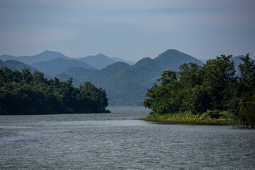Fototapeta premium THAILAND PHETCHABURI KEANG KRACHAN DAM LAKE