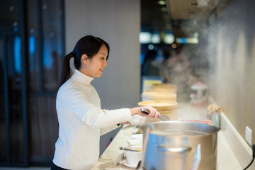 Naklejka premium Asian woman have buffet at restaurant