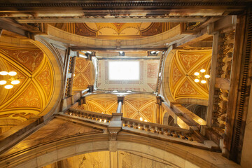  look inside Glasgow City Chambers hallway and staircase from an amazing perspective. Stairs leading to Glasgow city chambers. Scotland