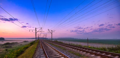 Keuken spatwand met foto Dawn's Arrival: A Tranquil Railway Amidst the Morning Glow © maykal