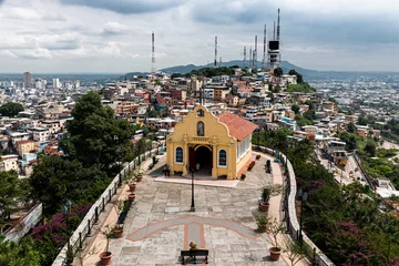 Fotobehang Cerro Torre Panorámica de la iglesia de Cerro Santa Ana, Guayaquil, Ecuador