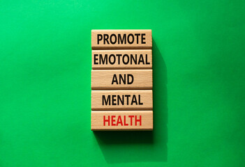 Obraz premium Health symbol. Wooden blocks with words Promote Emotional and Mental Health. Beautiful green background with. Health concept. Copy space.