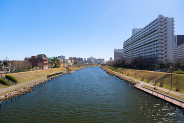 東京都 ふれあい橋から見える旧中川と江戸川区、江東区の住宅街
