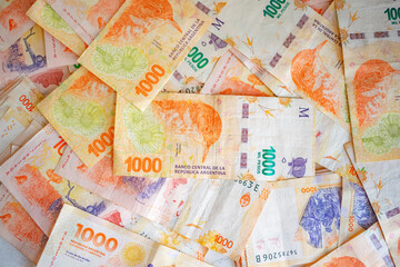 Billetes de 500 1000 y 2000 pesos argentinos