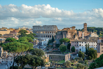 Fototapeta na wymiar Ciudad europea de Roma en Italia, cuna de la civilización con innumerables monumentos.