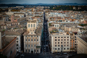Ciudad europea de Roma en Italia, cuna de la civilización con innumerables monumentos.