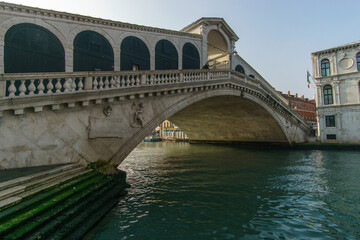 Fototapeta na wymiar The famous Rialto bridge over the Canal Grande on a sunny winter day, Venice, Veneto, Italy