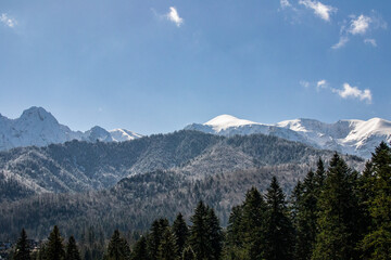 Kościelisko, Karpielówka, widok na Czerwone Wierchy i Giewont zimą, Tatry Zachodnie