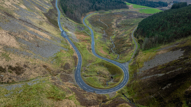 Bwlch-Y-Clawdd Road, The loop on the way to the summit of the Bwlch mountain named in Welsh Bwlch-Y-Clawdd Road, south of Treorchy, Rhondda Cynon Taf, South Wales UK