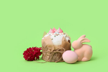 Easter cake, painted egg, bunny and hyacinth on green background, closeup - obrazy, fototapety, plakaty