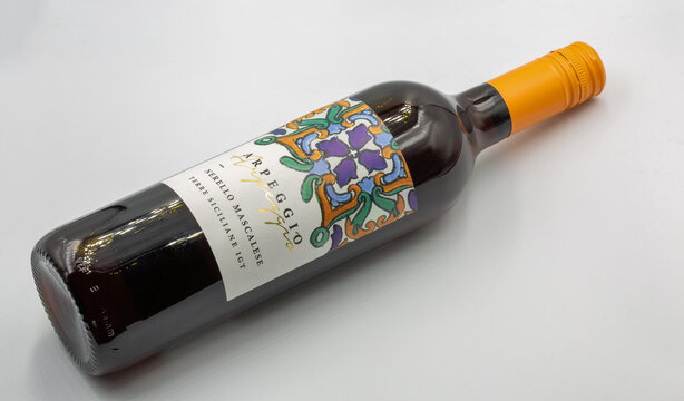Arpeggio Nerello Mascalese Italian red dry wine bottle closeup.