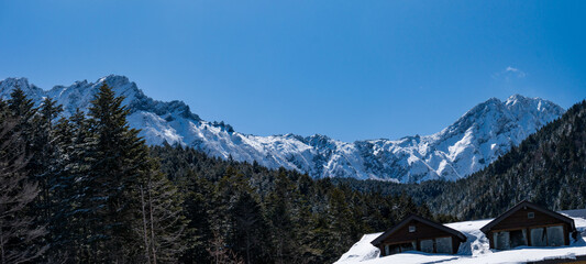 雪の八ヶ岳連峰　赤岳　赤岳鉱泉からの眺望