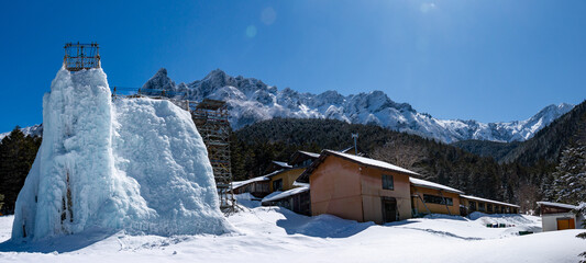 雪の八ヶ岳赤岳鉱泉　テント場の風景