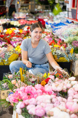 Female shopper chooses a chic bouquet of flowers at the flower market - 769230151