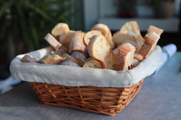 Sliced baguettes in basket - 769245918